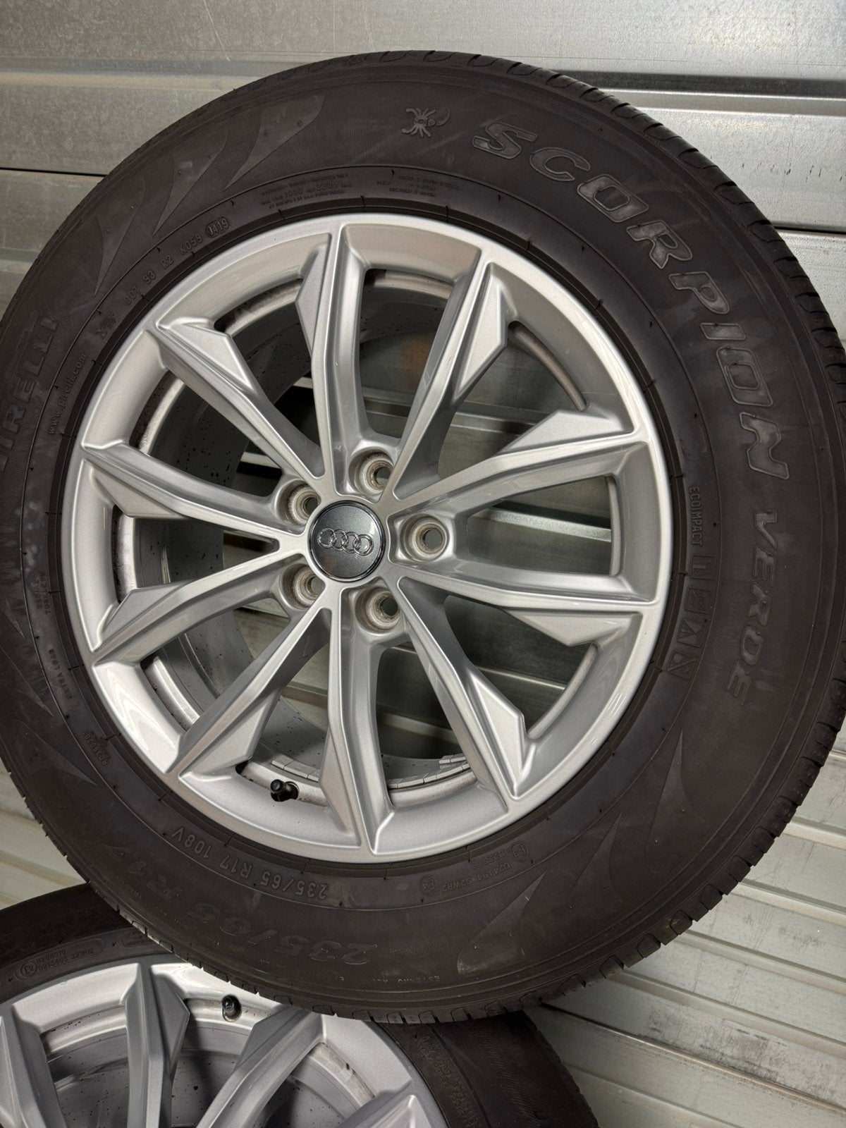Originele Audi Q5 zomerset 235/65R17, Gebruikt, Banden en Velgen, 17 inch, Ophalen of Verzenden