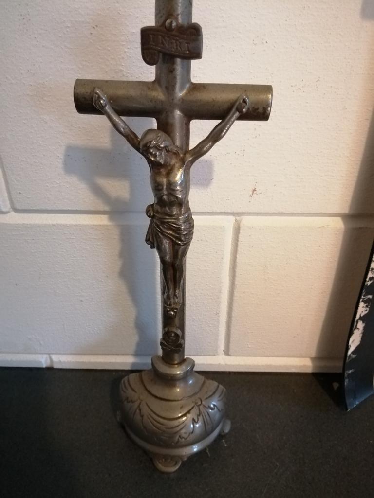 ANTIEK CRUCIFIX, HEILIGEN BEELD METAAL TOPSTAAT 42 CM HOOGTE, Antiek en Kunst, Antiek | Religie, Ophalen of Verzenden