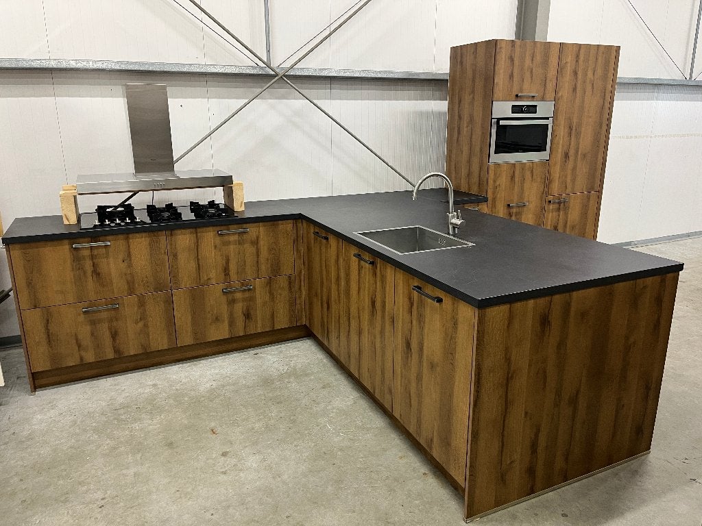 Moderne Brugman Keuken met Schiereiland en Inbouwapparatuur, Ophalen, Gebruikt, Bruin, 200 cm of meer