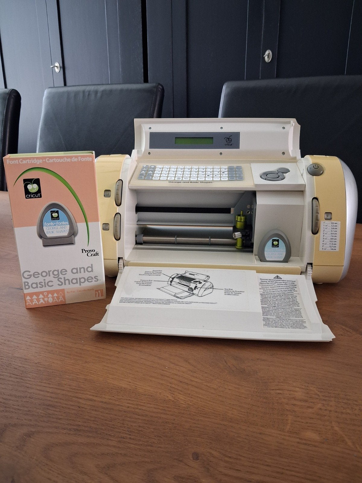 CRICUT model CRV001 met 10 cartridges en 5 nieuwe snijmatten, Ophalen, Cricut