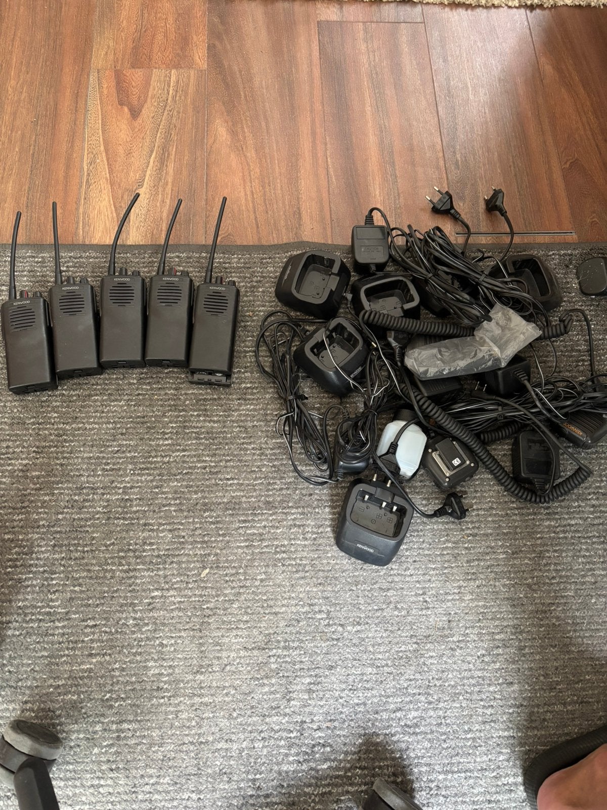 5 Portofoons merk Kenwood met toebehoren., Ophalen of Verzenden, Gebruikt, Gelijkstroom, Overige merken