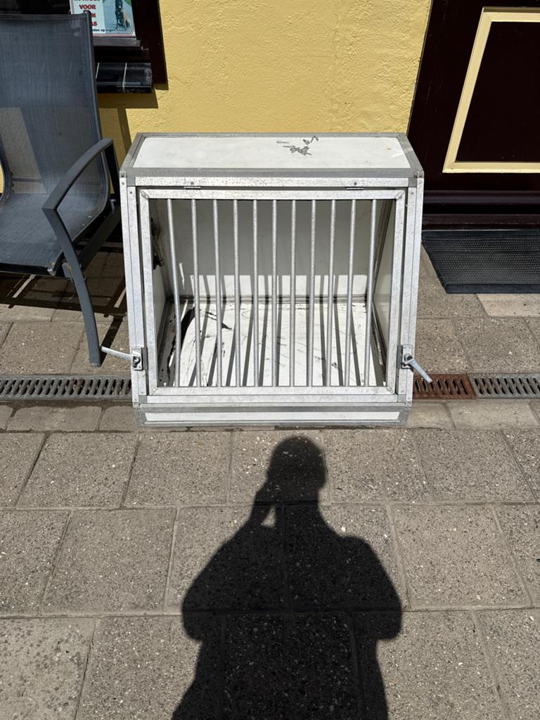Zeer stevige Hondenkooi voor in auto., Dieren en Toebehoren, Hondenbenches, Ophalen, Gebruikt