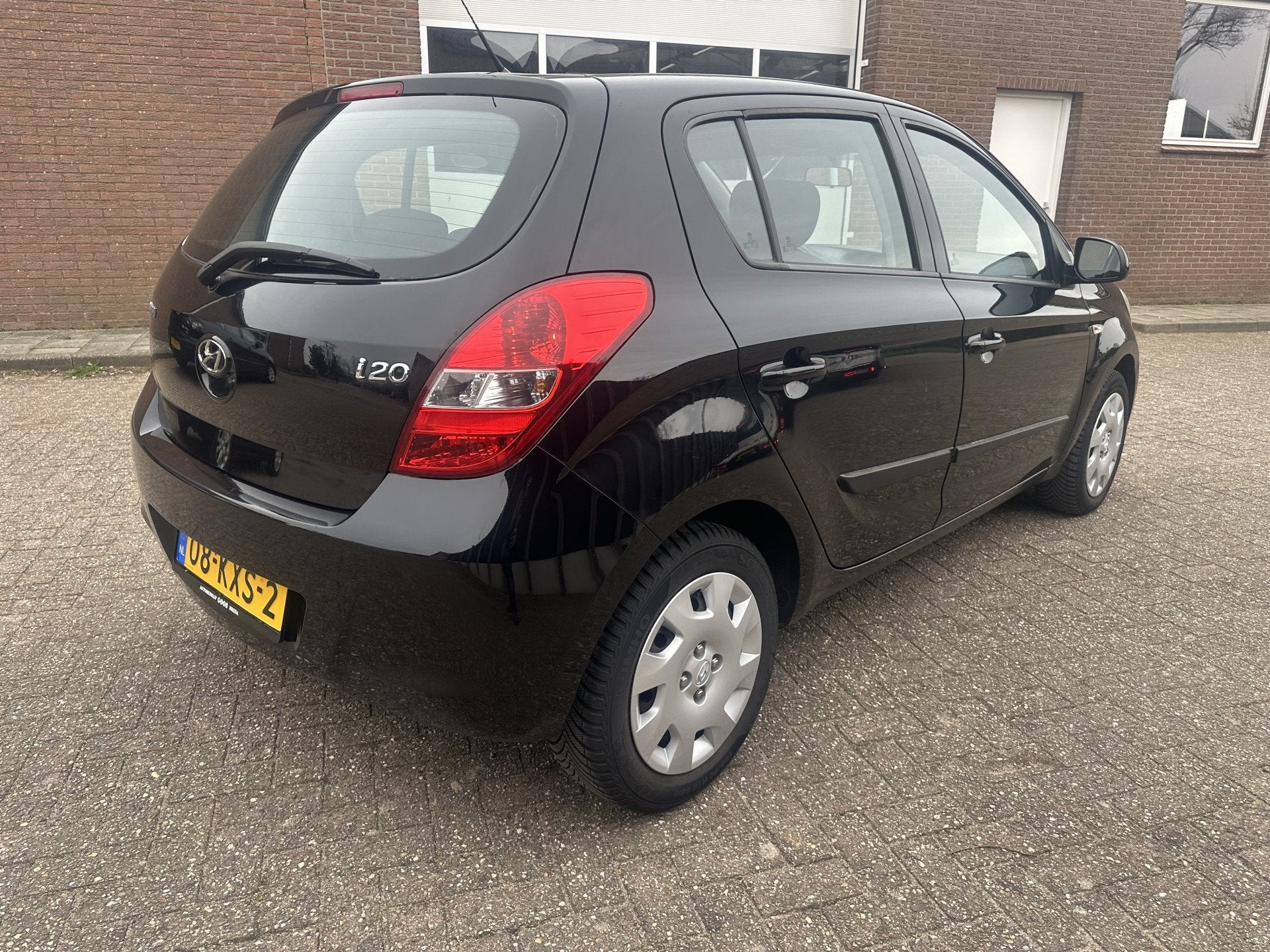 Hyundai i20 1.2i DynamicVersion 5-drs Airco APK Keurige auto, Auto's, Gebruikt, 4 cilinders, Zwart, Origineel Nederlands