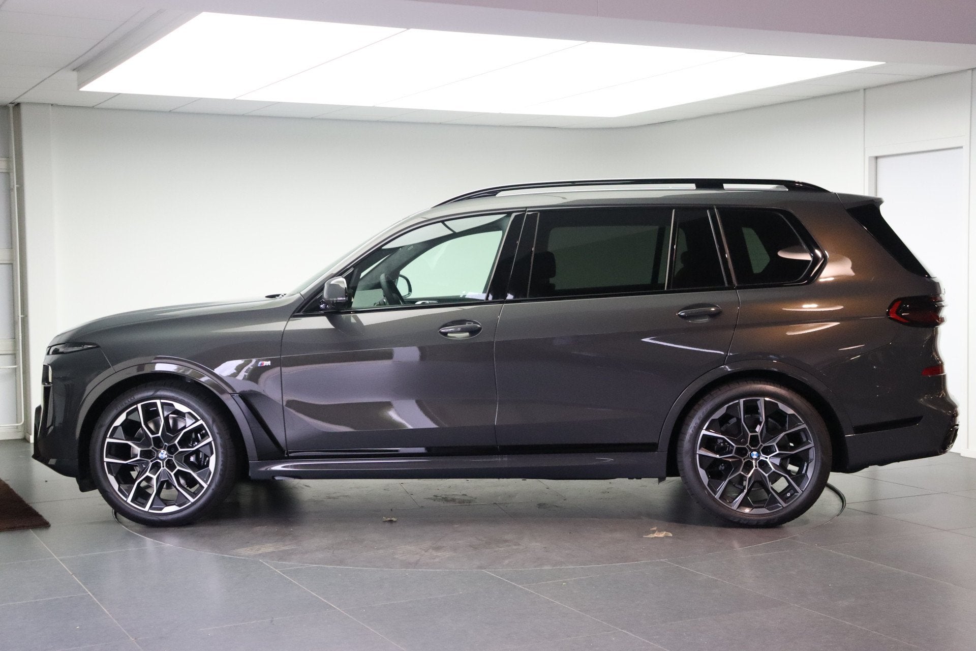BMW X7 xDrive40i M Sport Automaat / Panoramadak Sky Lounge /, Auto's, Automaat, Dealer onderhouden, Zwart, 7 stoelen