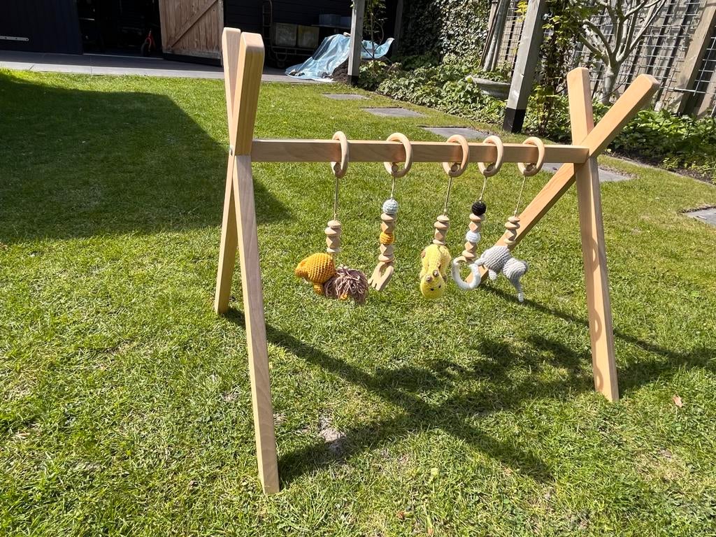 Houten Babygym met Gehaakte Jungle Dieren, Kinderen en Baby's, Speelgoed | Babyspeelgoed, Zo goed als nieuw, Babygym, Ophalen of Verzenden