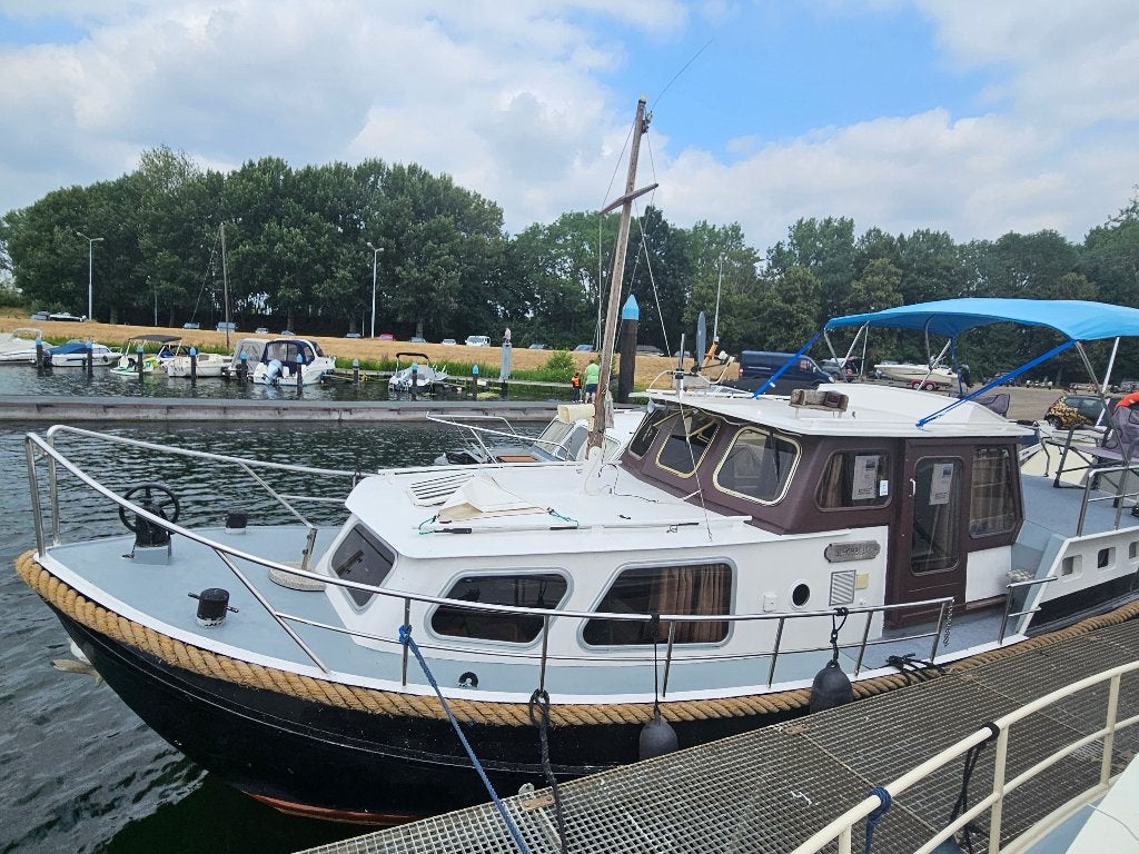 Motoryacht  10  AK 2  Steuerstand, Watersport en Boten, 10 m, Diesel, Zo goed als nieuw, Motorjacht