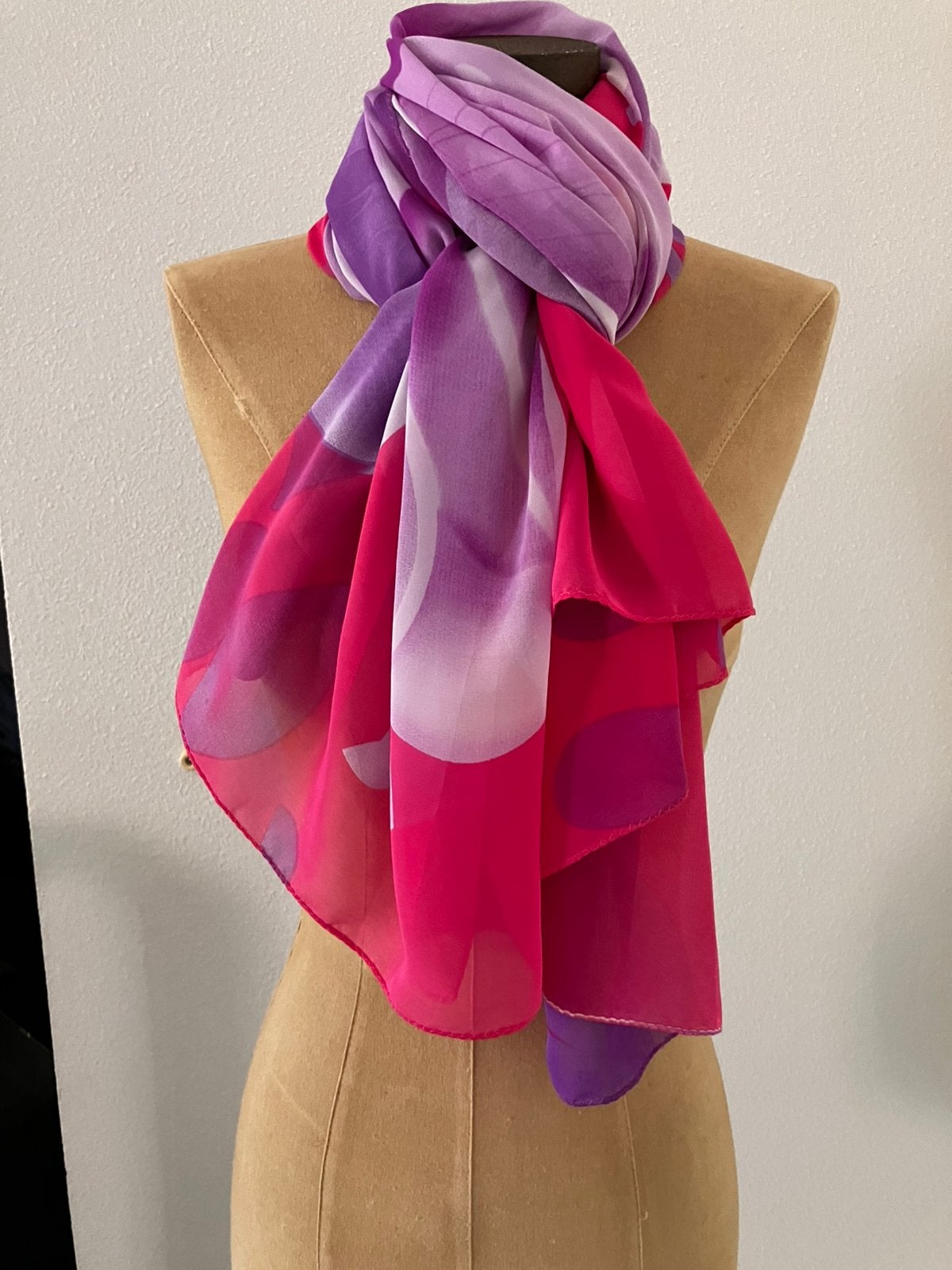 Shawl in roze tint, Verzenden, Zo goed als nieuw, Maat 46/48 (XL) of groter, Sjaal
