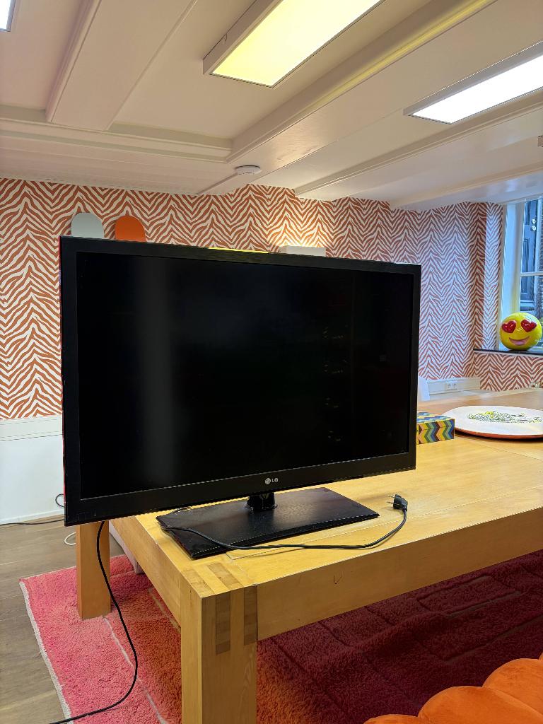 LG 42” Full HD Smart TV te koop, Ophalen, Gebruikt, 50 Hz, OLED