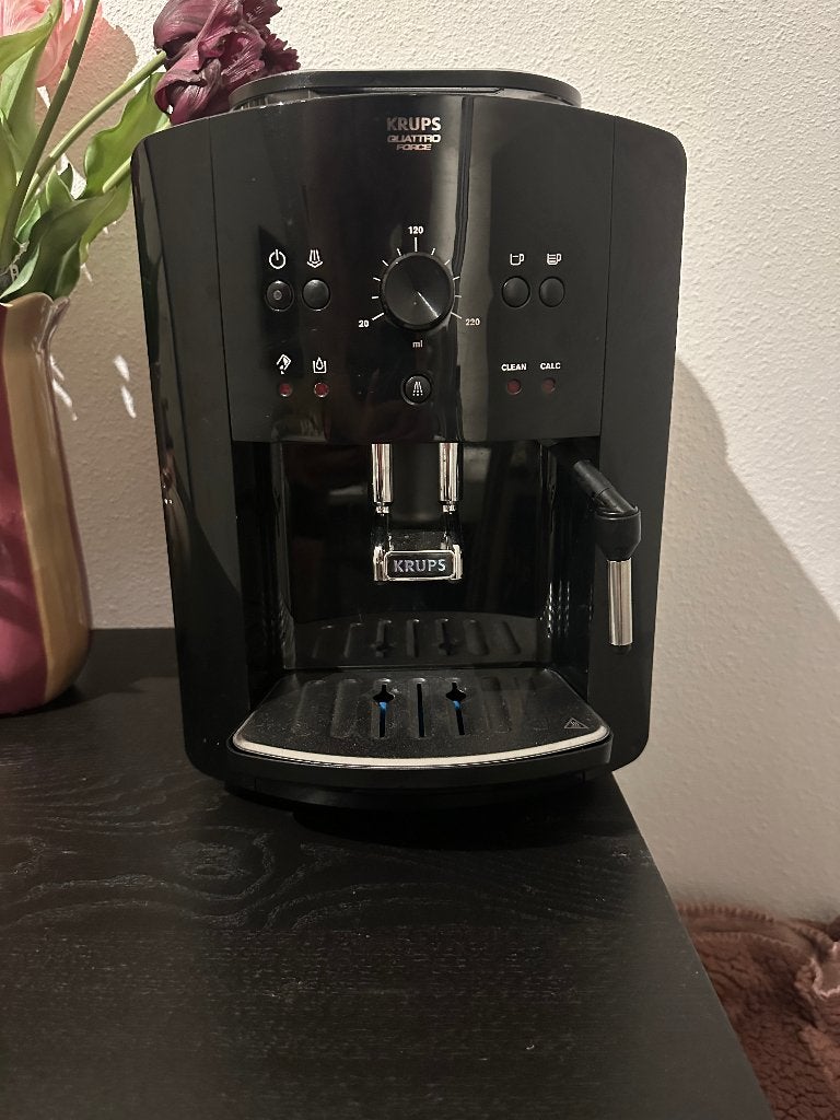 Krups Arabica EA8110 Volautomatische koffiemachine, Gebruikt, Koffiemachine, 2 tot 4 kopjes, Afneembaar waterreservoir