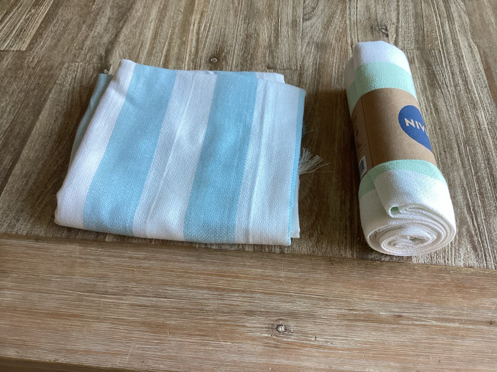 Nieuw Nivea Strandlaken - 2x  Gestreepte Handdoek, Huis en Inrichting, Badkamer | Badtextiel en Accessoires, Overige merken, Badlaken