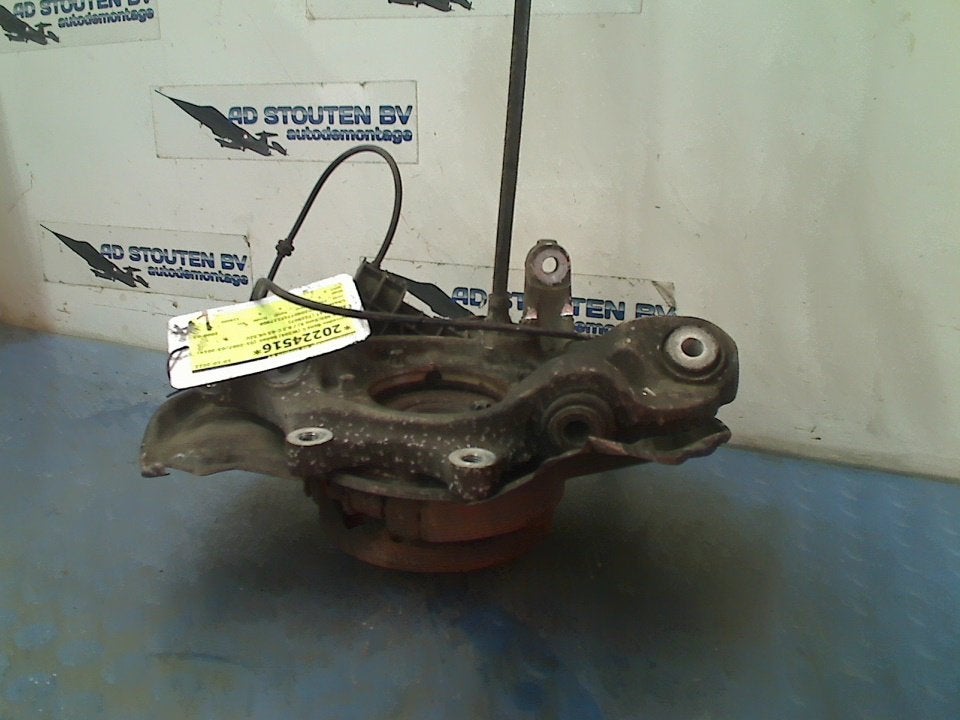 Fusee Links Achter Mercedes-Benz C (W204) (2008-02/2014-01), Gebruikt, Mercedes-Benz AG, Mercedes-Benz, Mercedesstraße 120, Stuttgart 70372, , Duitsland