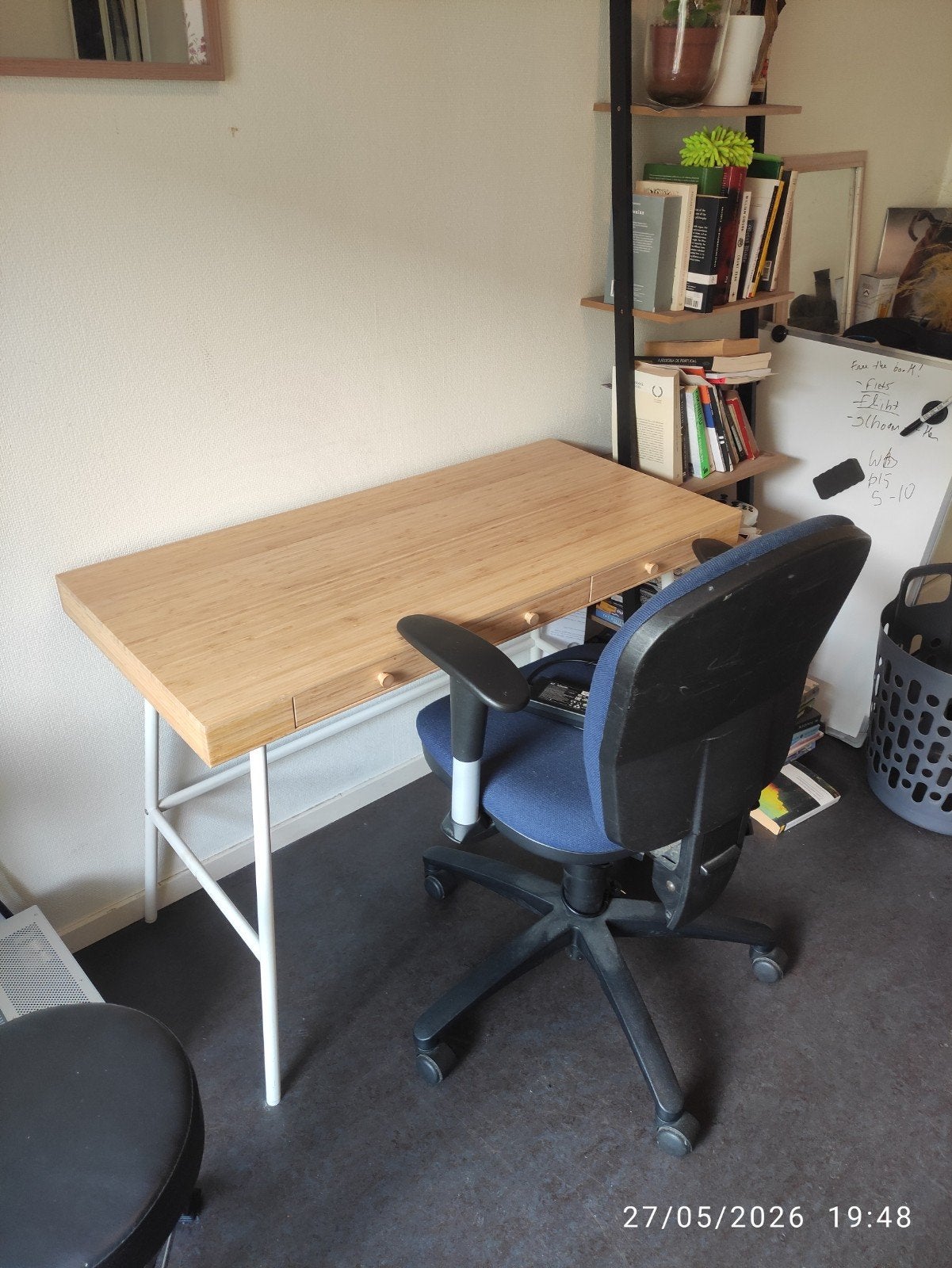 IKEA LILLÅSEN desk, bamboo (bureau, bamboe), Computers en Software, Laptoptafels, Ophalen, Zo goed als nieuw