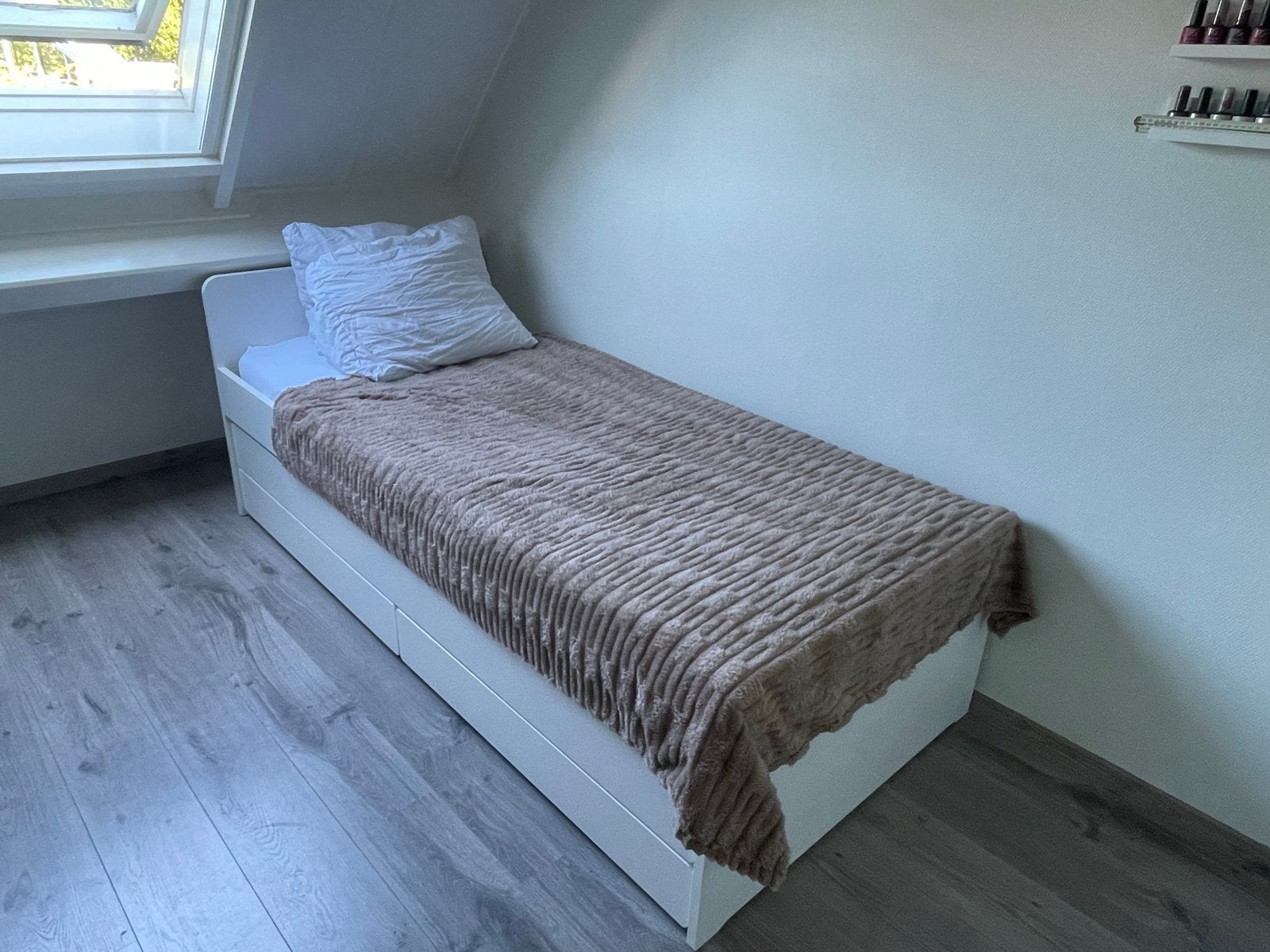 IKEA uitschuifbaar bed met opberglades incl 2 matrassen, Ophalen, Verstelbaar, Wit, Tweepersoons