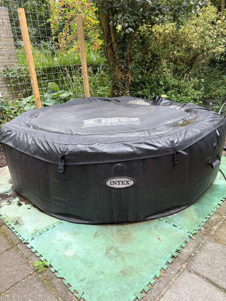 Intex Spa Deluxe 6p - Jet and Bubble, Ophalen, Gebruikt, Afdekzeil, Opblaasbaar
