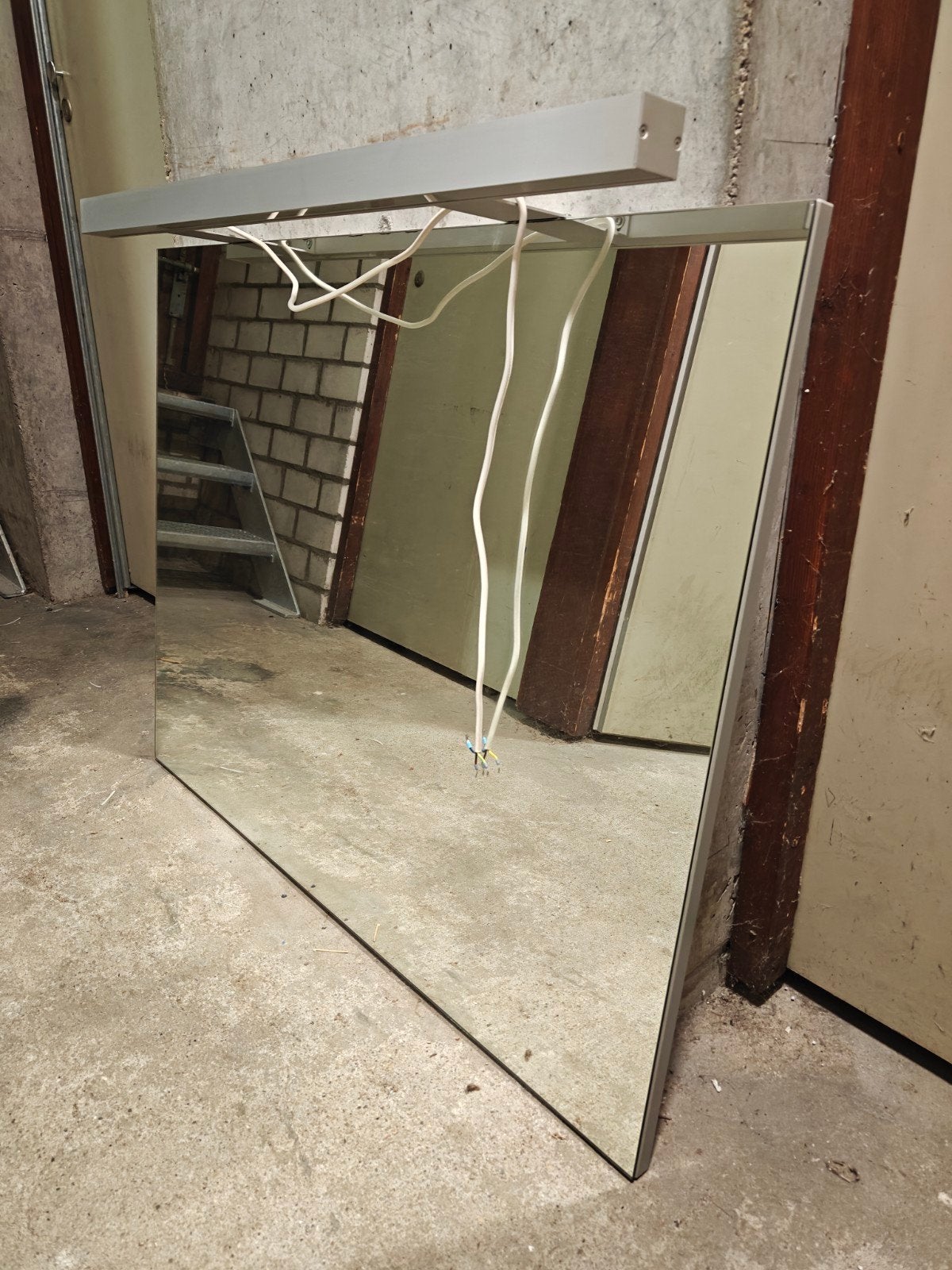 Badkamer spiegel met lamp - 100cm breed, Huis en Inrichting, Badkamer | Badkamermeubels, Ophalen, Overige typen, 50 tot 100 cm