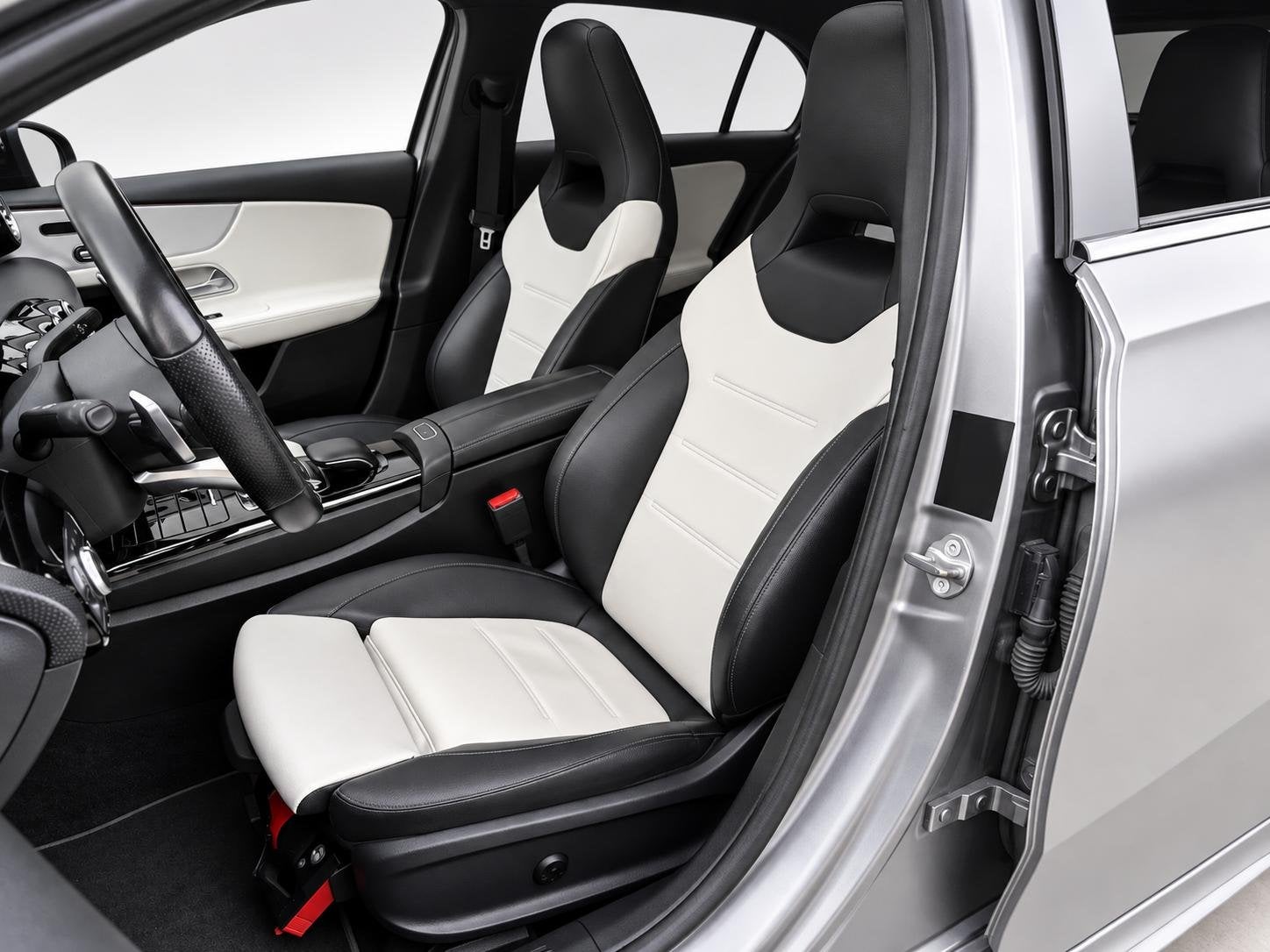 Mercedes-Benz A-klasse 250|AMG Premium paint|PANO |2Tone-Lee, Auto's, Gebruikt, Euro 6, 4 cilinders, Met garantie (alle)