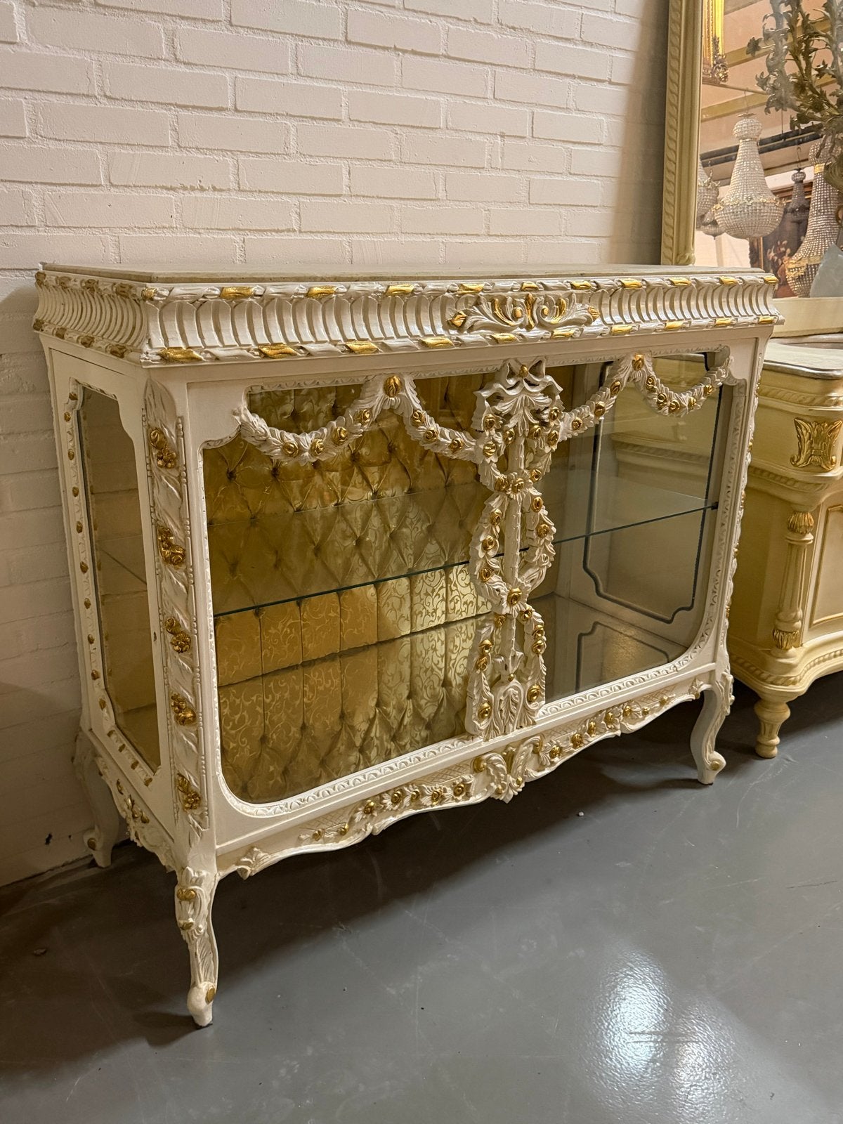 Barok Vitrinekast - Crème met Goudkleurige Details, Antiek en Kunst, Ophalen of Verzenden
