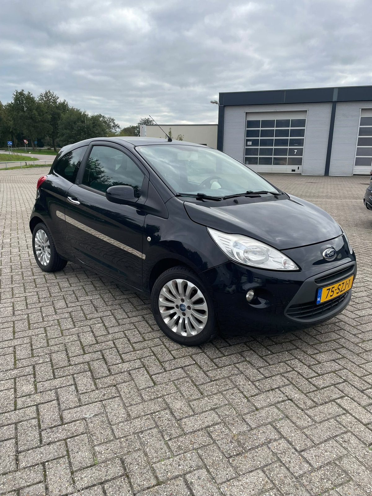 Ford Ka 1.2 69pk 2012 Zwart Titanium, Voorwielaandrijving, Stof, 1242 cc, 4 cilinders