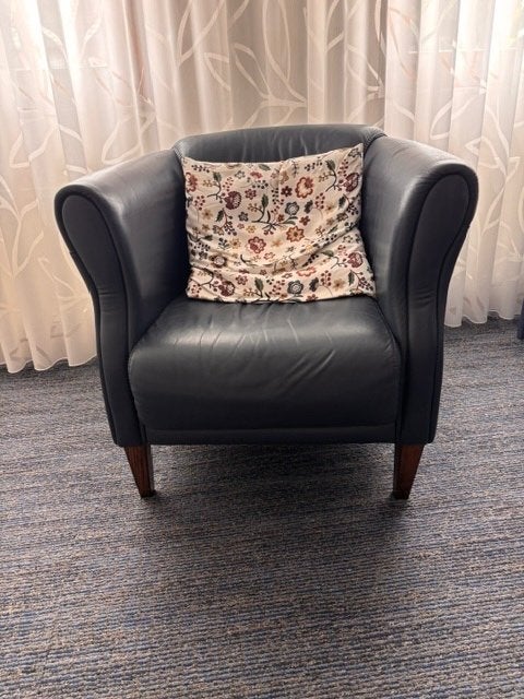 Leren fauteuil, Huis en Inrichting, Fauteuils, Gebruikt, Hout, Leer, 50 tot 75 cm, 75 tot 100 cm, Ophalen