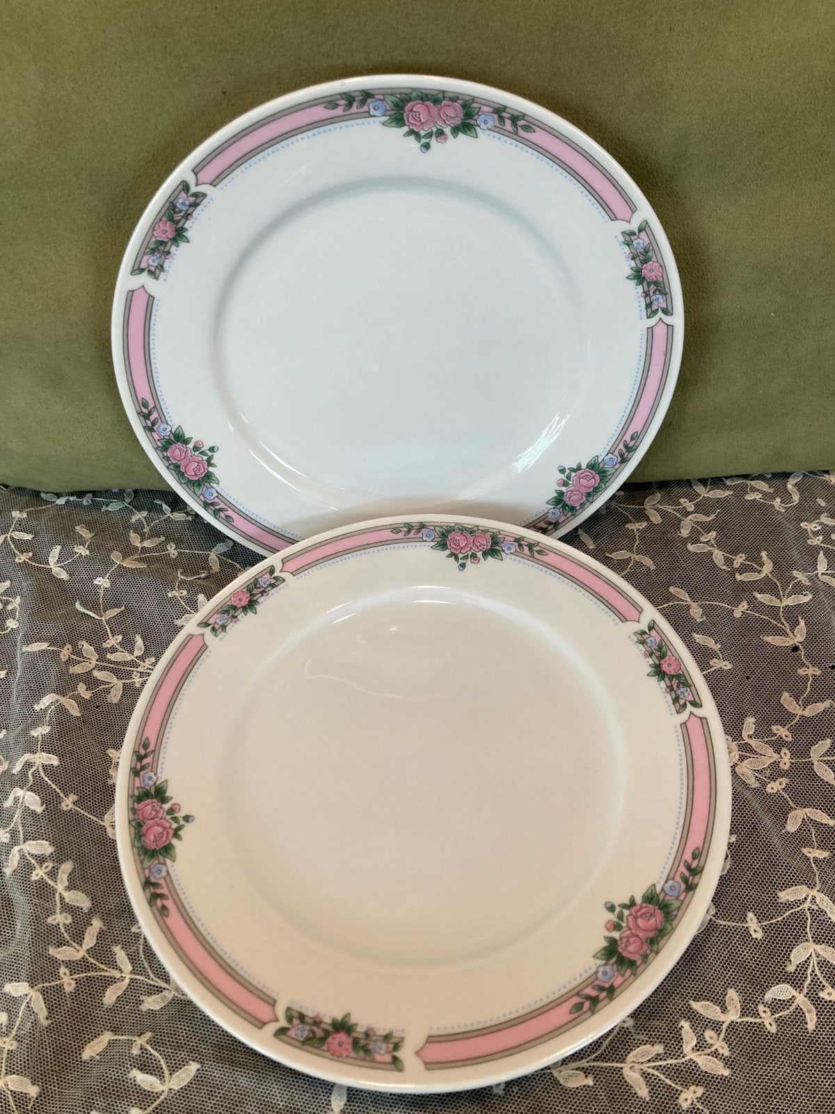 Ontbijtbord Fine China, rose roosjes (260825), Gebruikt, Ophalen of Verzenden, Bord(en), Overige stijlen