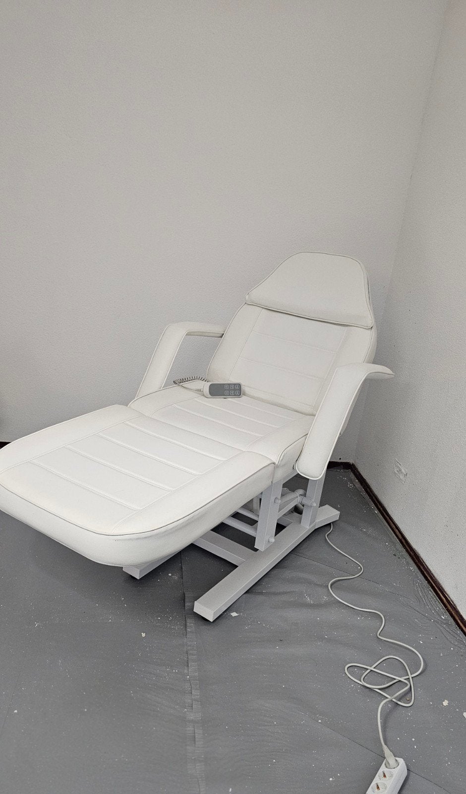 Elektrische Behandelstoel / Massagetafel Wit, Ophalen, Zo goed als nieuw, Overige typen