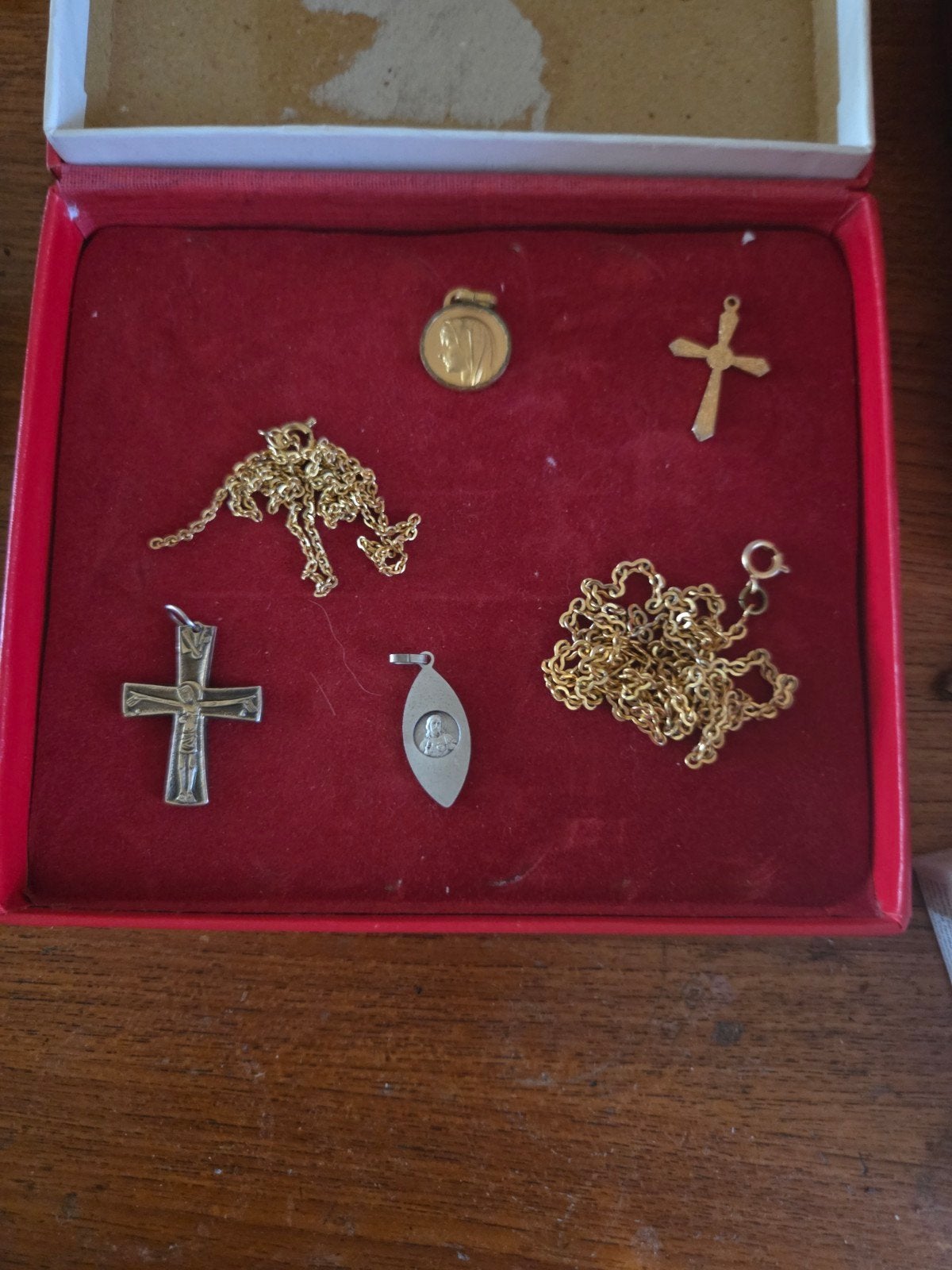 Diverse religieuze kruisjes met ketting, Overige materialen, Gebruikt, Overige kleuren, Ophalen of Verzenden
