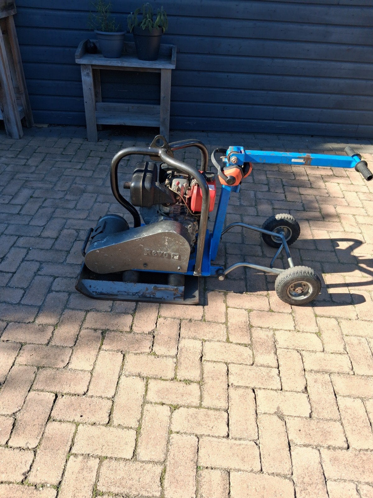 Trilplaat revo 2500 met yanmar diesel., Tuin en Terras, Ophalen, Benzine, Liggend