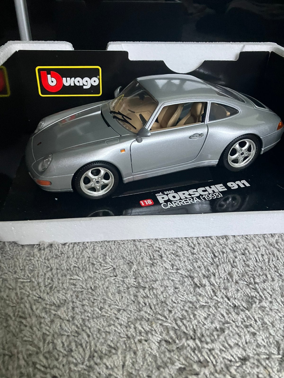 Porsche 911 Carrera in schaal 1:18, Ophalen of Verzenden, Zo goed als nieuw, Auto, Bburago