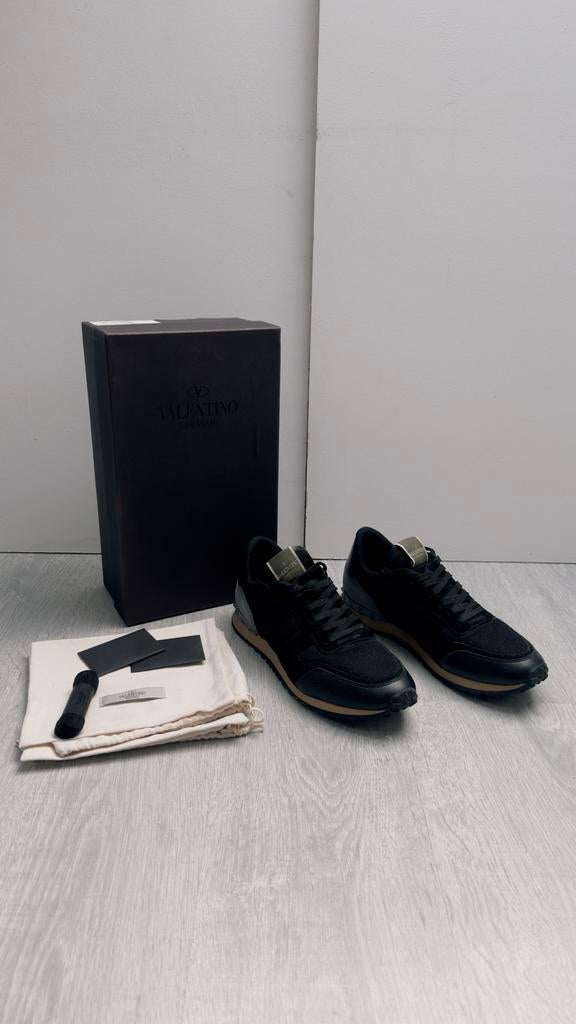 Valentino Garavani Rockrunner Sneakers Zwart, Ophalen of Verzenden, Zo goed als nieuw, Zwart, Sneakers of Gympen