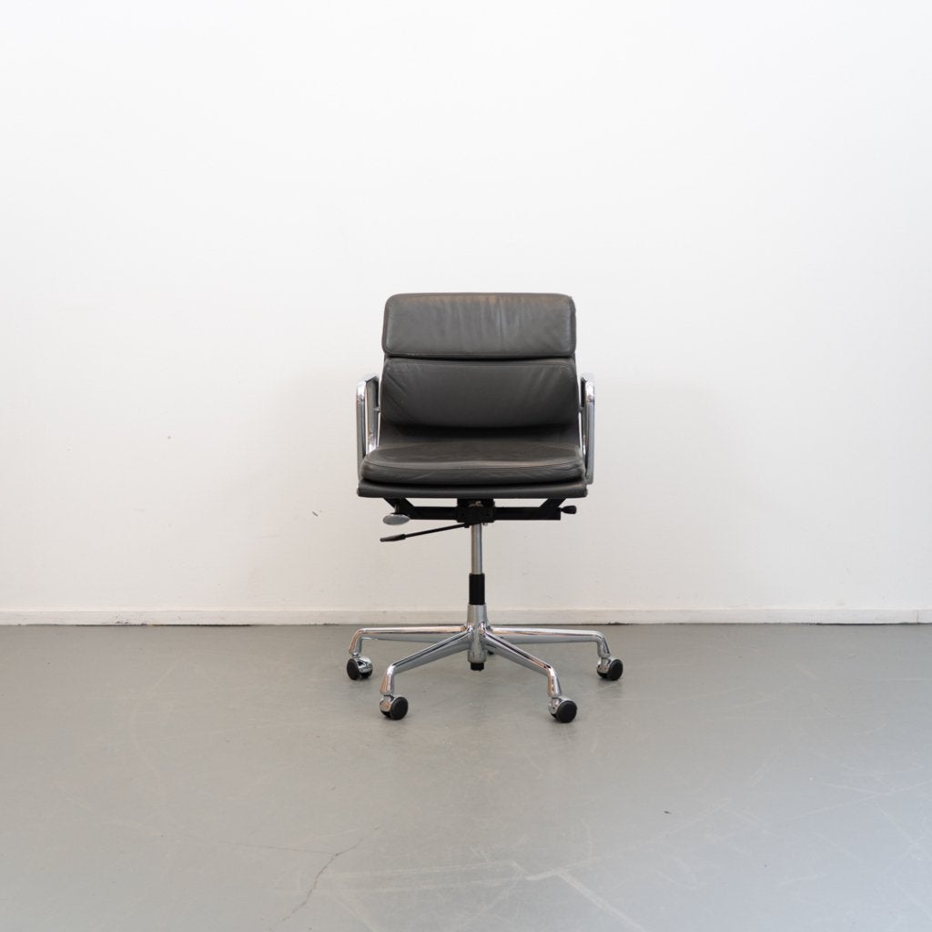 1 Vitra Eames Ea 217 Licht Grijs Softpad - Chroom, Niet ingevuld, Niet ingevuld, Zo goed als nieuw, Bureaustoel