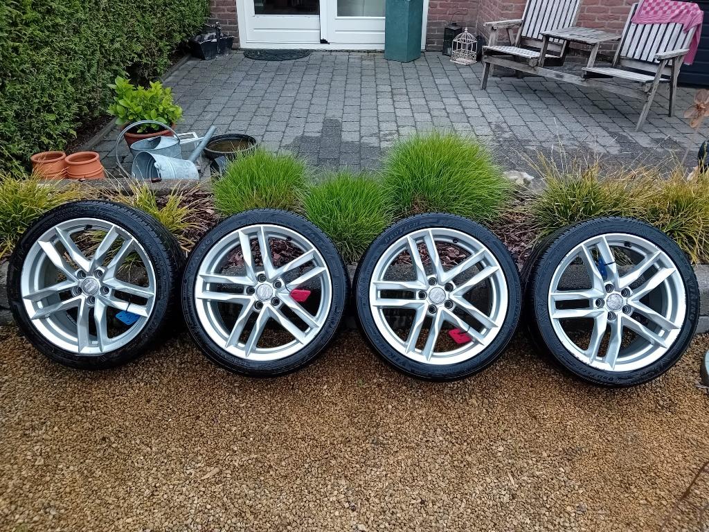 17" inch velgen vw polo ibiza fabia zomerbanden, Ophalen, Banden en Velgen, 17 inch, Zomerbanden
