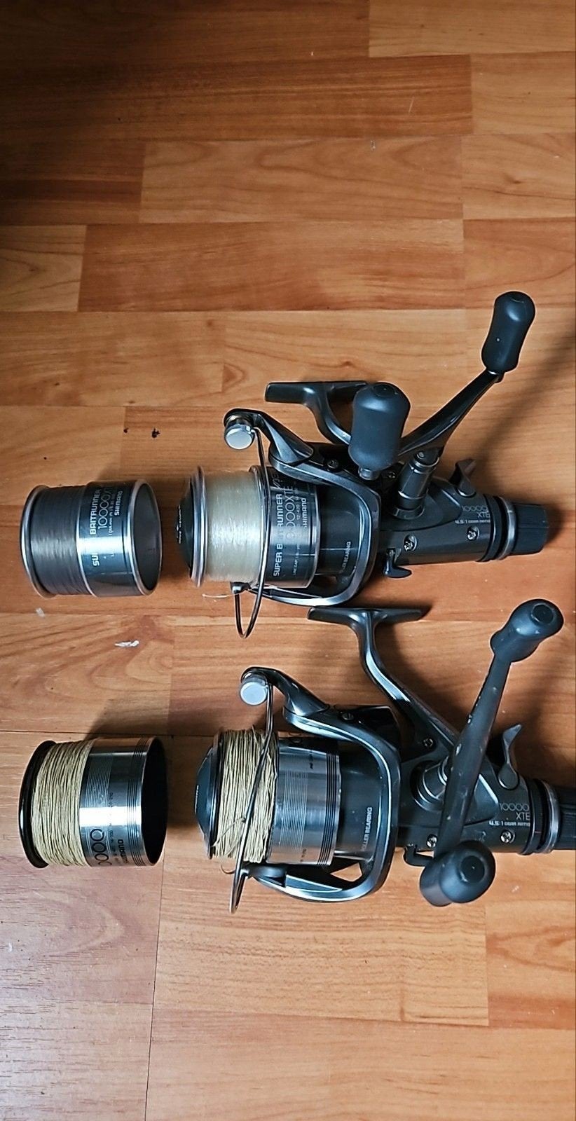 2 als nieuw Shimano Super Baitrunner AERO 10000 XTE molen., Ophalen of Verzenden, Zo goed als nieuw, Molen