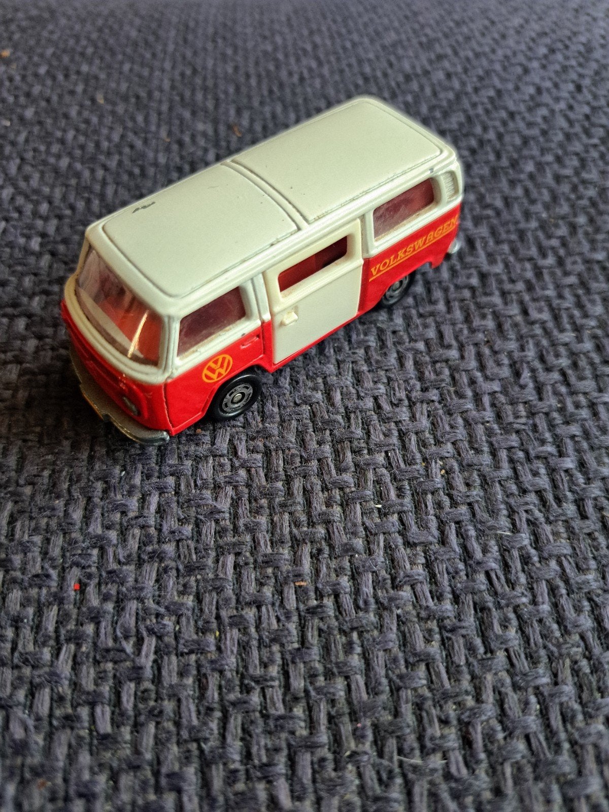 tomica model v.w microbus schaal 1:67, Ophalen of Verzenden, N.b, Bus of Vrachtwagen, Tomica