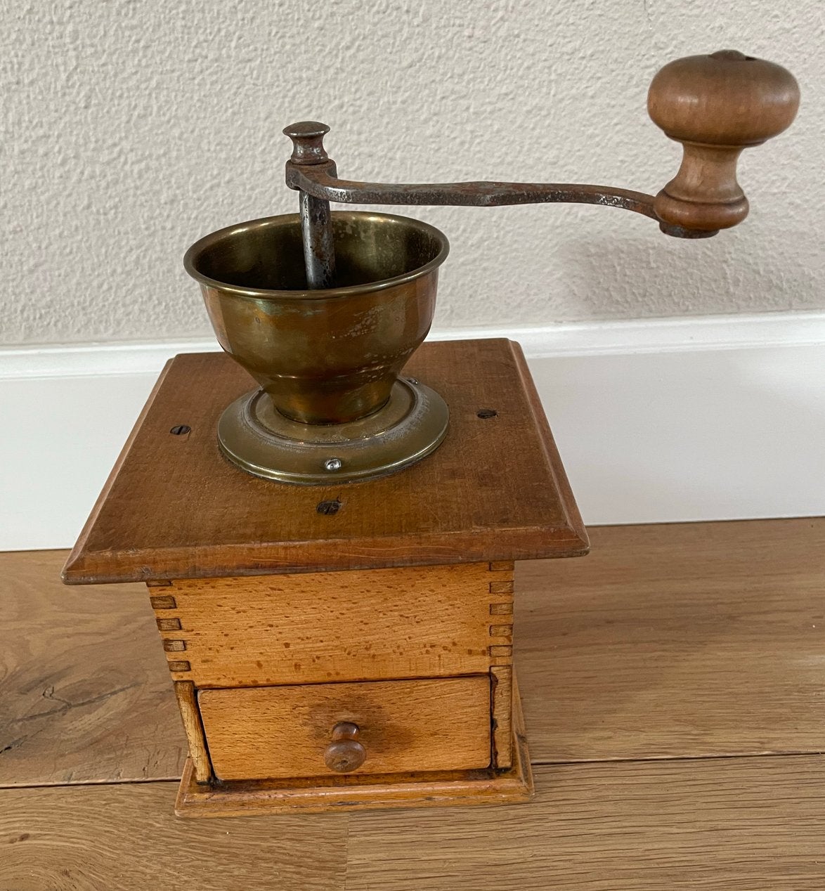 Antieke Houten Handkoffiemolen Messing Trechter jaren 20-50, Ophalen of Verzenden