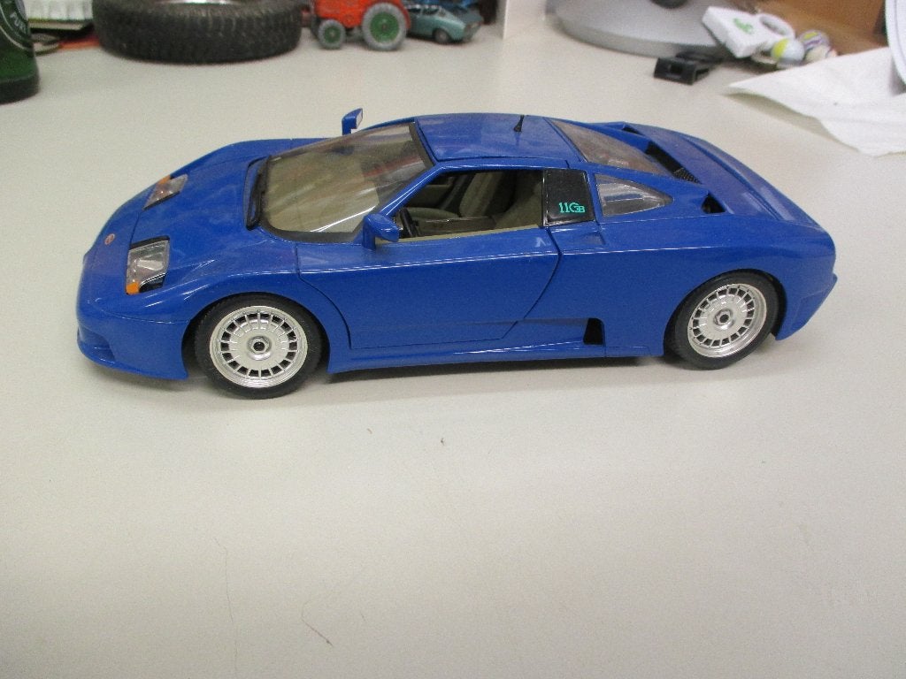 Bugatti 11GB modelauto, Ophalen, Zo goed als nieuw, Auto, Bburago