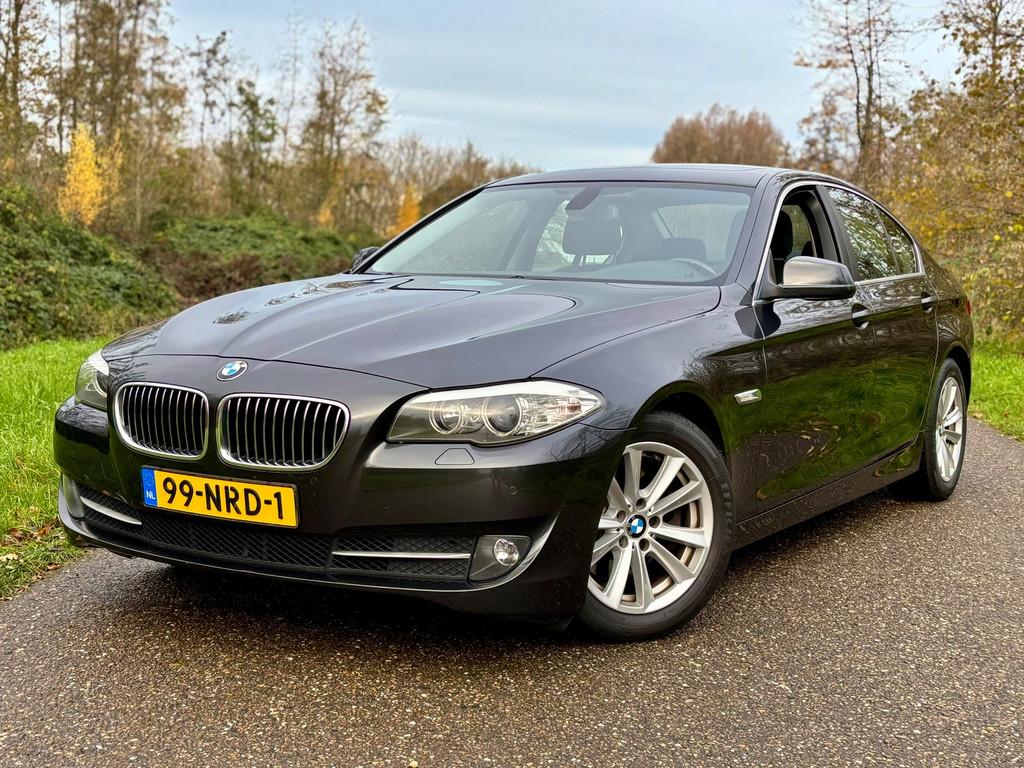 BMW 5-serie 523i Executive Aut/Navi/Schuifdak/Pdc, Auto's, Euro 5, Gebruikt, Zwart, 2000 kg