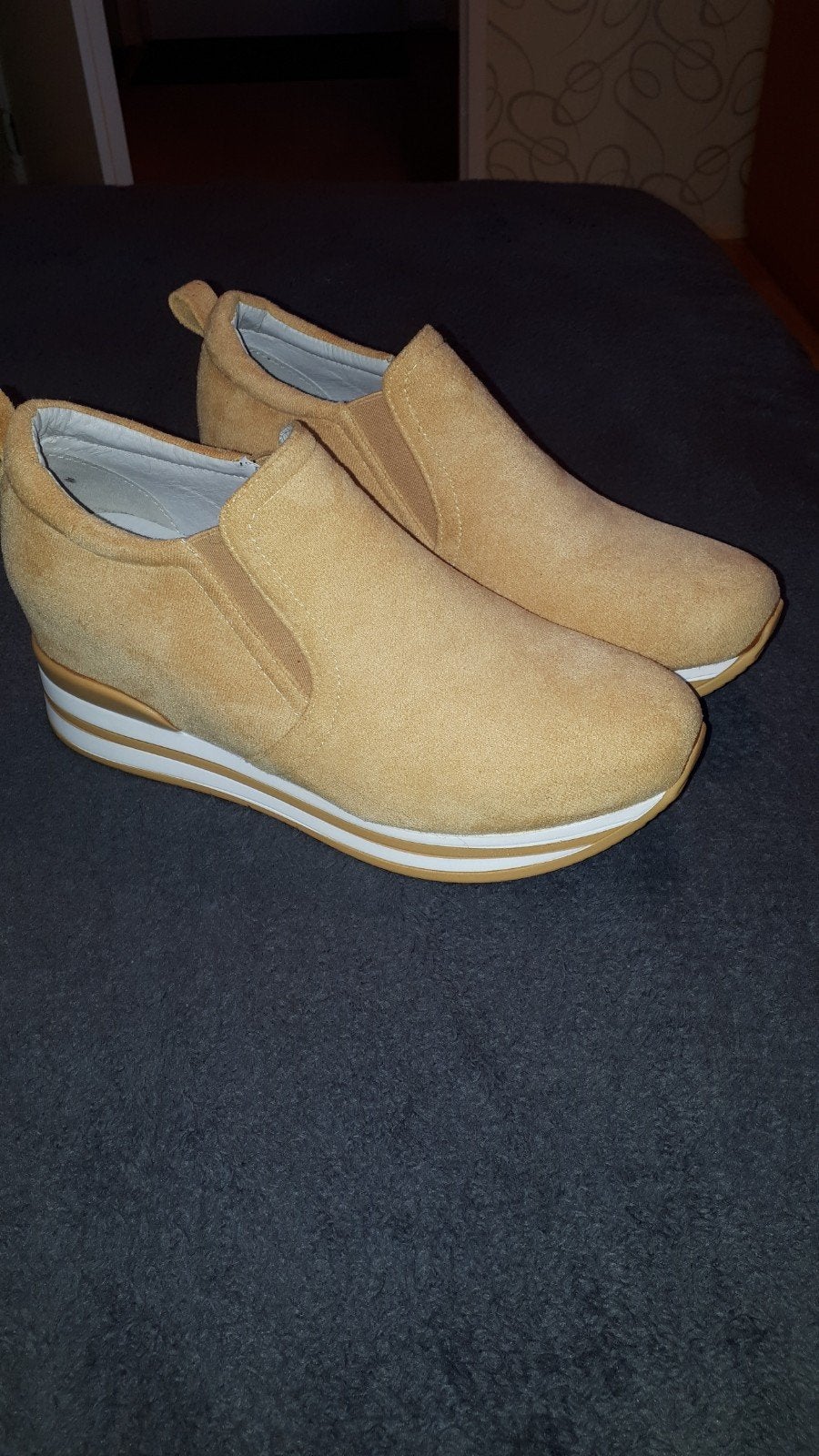 Dames schoenen okergeel maat 40, Ophalen of Verzenden, Zo goed als nieuw, Geel, Sneakers of Gympen