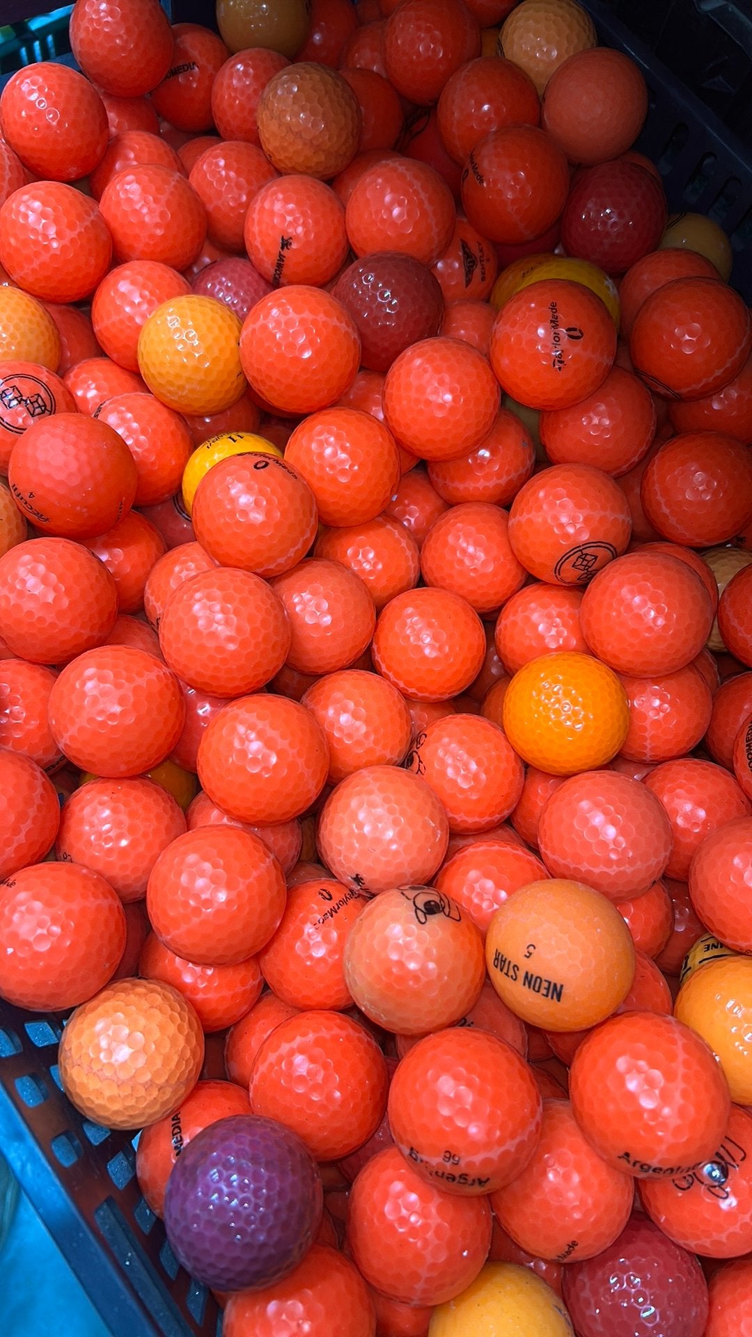 100 Stuks Oranje Golfballen Mix, Ophalen of Verzenden, Zo goed als nieuw, Bal(len)