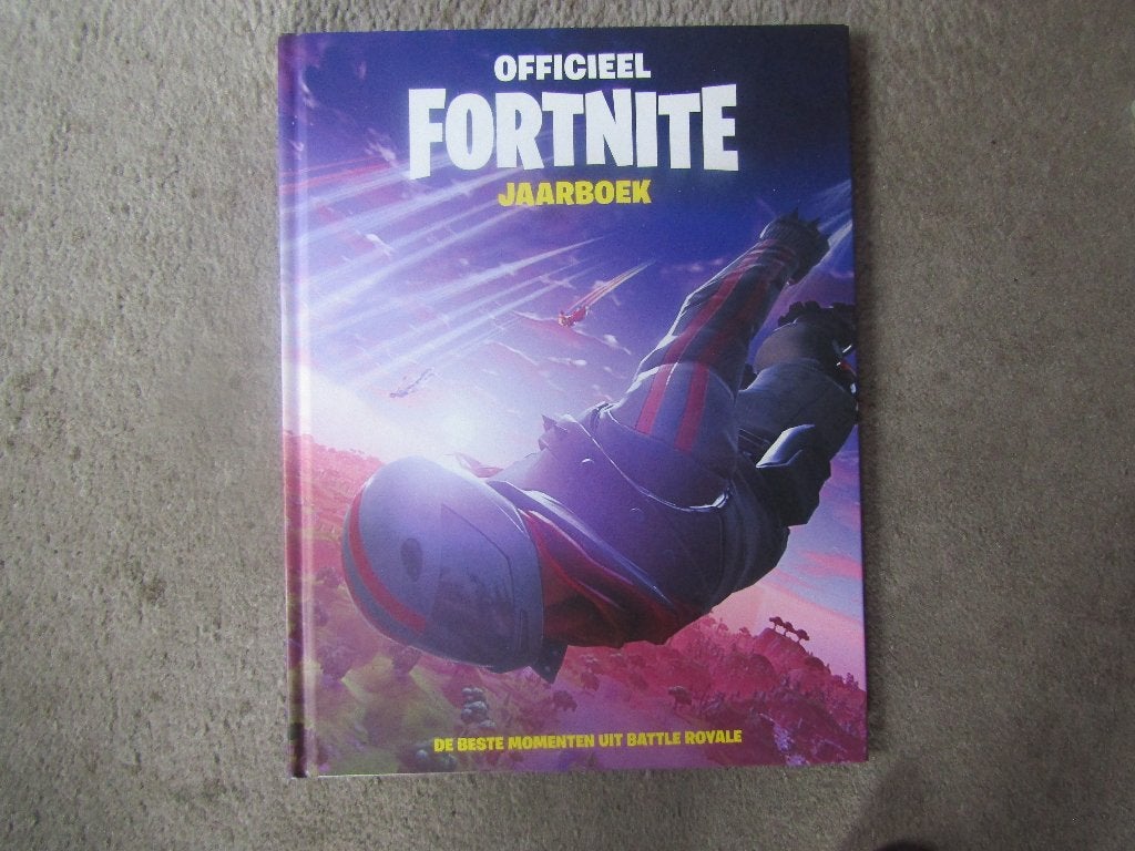 Boek: Officieel Fortnite jaarboek, Ophalen of Verzenden, Gelezen, Meis en Maas