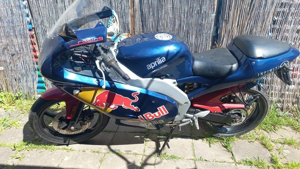Aprilia Rs50 red bull editie, Fietsen en Brommers, Ophalen, Gebruikt, Overige modellen, Maximaal 45 km/u