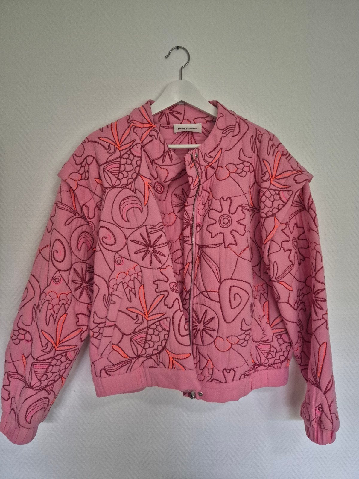 Roze geborduurde jas van POM Amsterdam, maat 42, Kleding | Dames, Jassen | Zomer, POM Amsterdam, Maat 42/44 (L), Ophalen of Verzenden