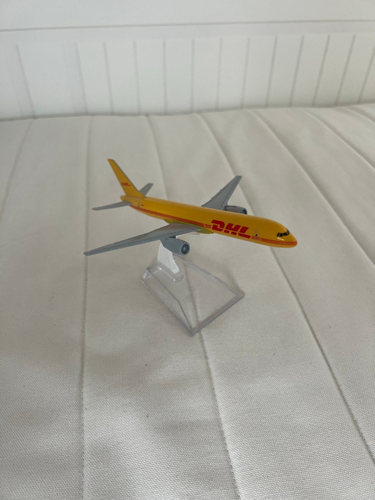 DHL Vliegtuig 757 Model - Zo goed als nieuw 1:100, Overige merken, 1:200 of kleiner, Ophalen of Verzenden, Zo goed als nieuw