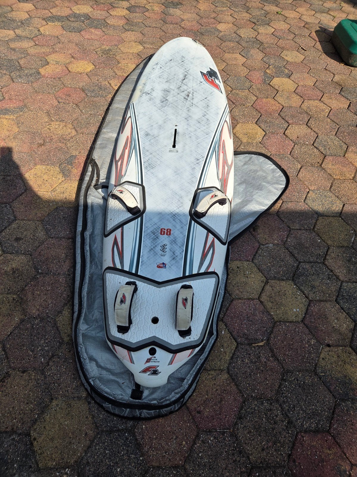 F2 68, Watersport en Boten, Windsurfen, Ophalen, Met voetbanden, Gebruikt, Minder dan 250 cm