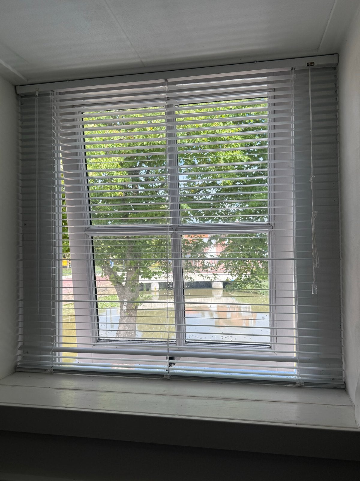Witte jaloezieën, Huis en Inrichting, Stoffering | Gordijnen en Lamellen, Ophalen, Gebruikt, Wit, Lichtdoorlatend