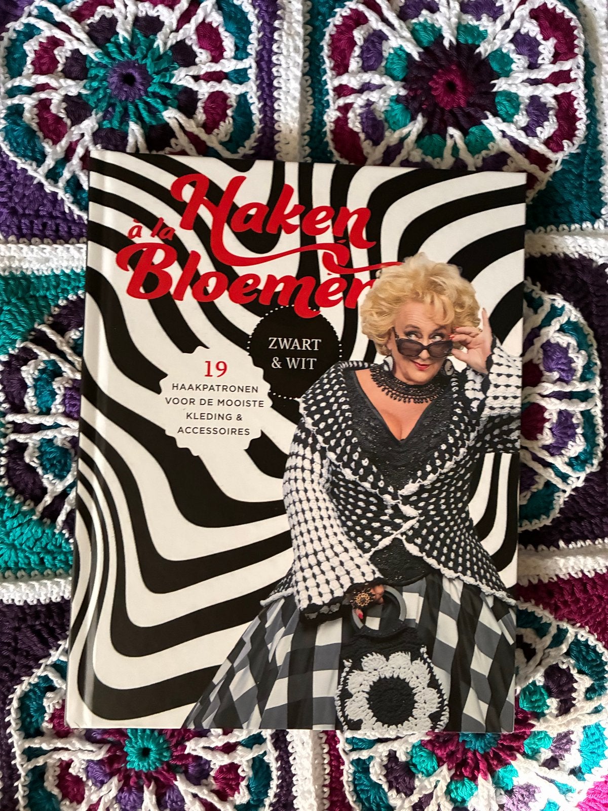 Haakboek Karin Bloemen: Haken à la Bloemer Zwart & Wit, Boeken, Verzenden, Nieuw, Breien en Haken