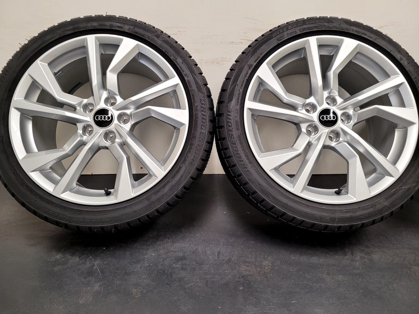 Nieuw 18 inch Audi TT velgen 245 40 18 bridgestone winter, Ophalen, 18 inch, 245 mm, Banden en Velgen