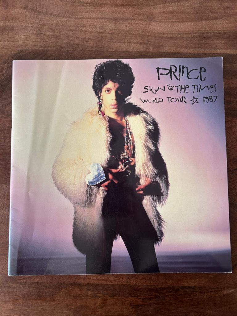 Prince Sign “o” the times tourbook 1987, Alle leeftijden, Ophalen of Verzenden, Gebruikt, Muziek en Concerten
