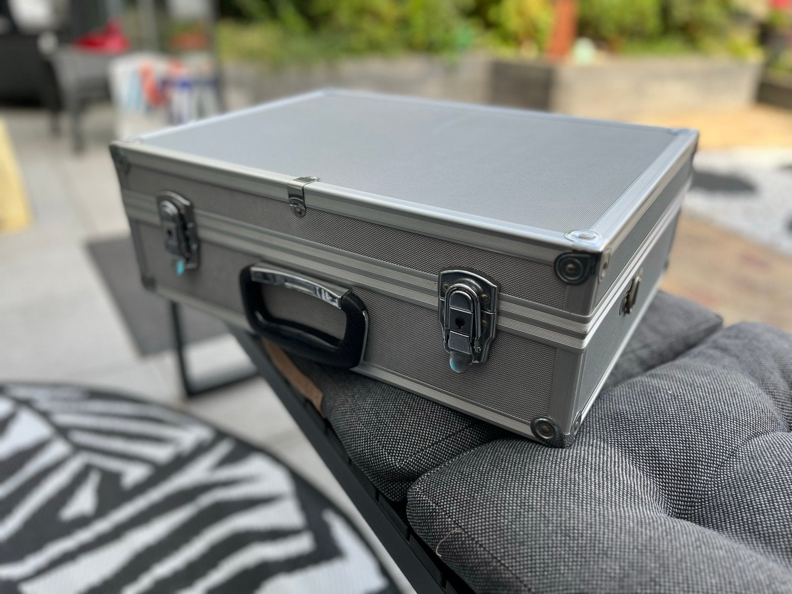 Aluminium koffer met schuimrubberen interieur, Ophalen, Gebruikt, Slot, Minder dan 50 cm