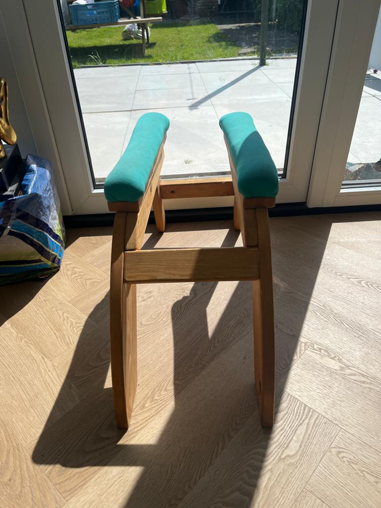 Handstand Yoga Houten krukje met turquoise kussens, Sport en Fitness, Yoga en Pilates, Ophalen, Gebruikt