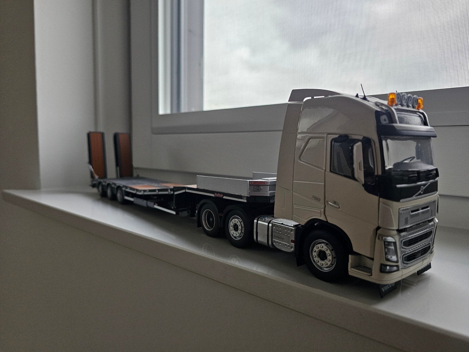 Marge Models volvo fh16 750 + noteboom dieplader, Ophalen, Zo goed als nieuw, Bus of Vrachtwagen, Overige merken